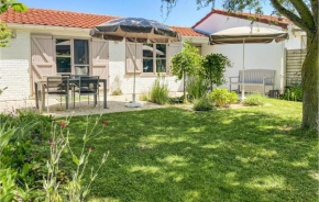 Stunning home in Bredene with WiFi, Heated swimming pool and 2 Bedrooms